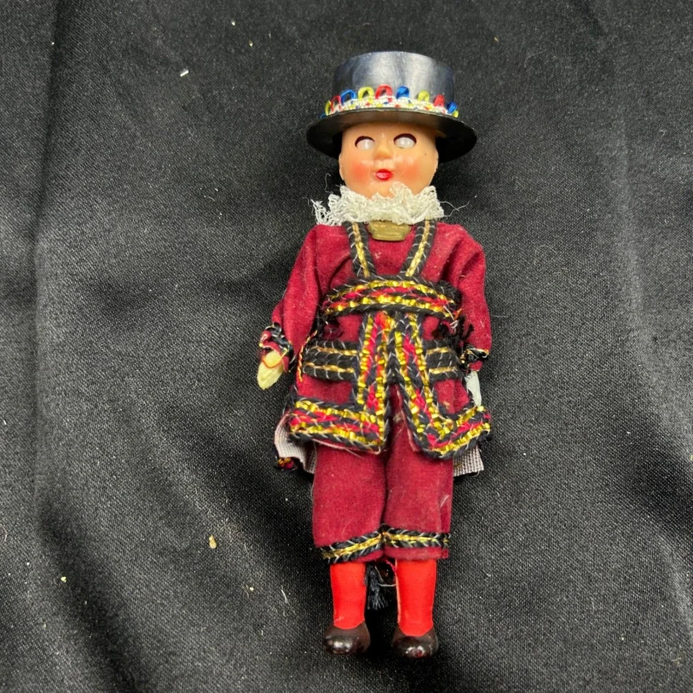 Vintage Beefeater Yeoman Warder Souvenir Doll Red Velvet Gold Trim Sleep Eyes